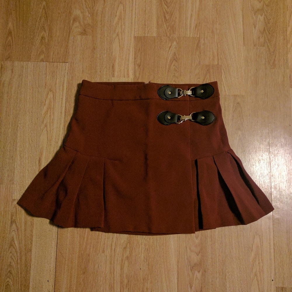 Ladies Maroon Pleated Mini Skirt
